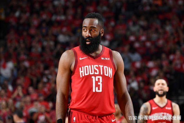 詹姆斯连4场三双浓眉40+12 湖人险胜马刺4连胜